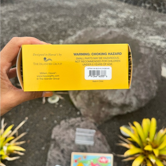 Hawaiian Collectible Bundle – Surf Van, Solar Hula Doll & Puzzle - Picture 7 of 9